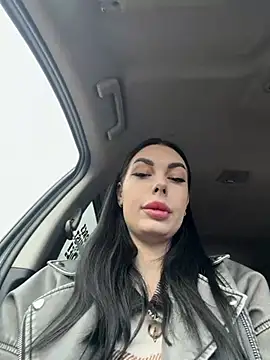 Snapshot of Bella_R0se chatting on 03-28-26, 01:00 Bella R0se online show from 03-28-26, 01:00