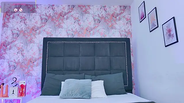Luna Riddle online show from 10-03-25, 12:13