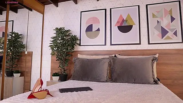 VictoriaShelby online show from 04-14-26, 12:00