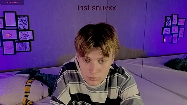 Snapshot of LouieEvans chatting on 10-11-25, 04:12 LouieEvans online show from 10-11-25, 04:12