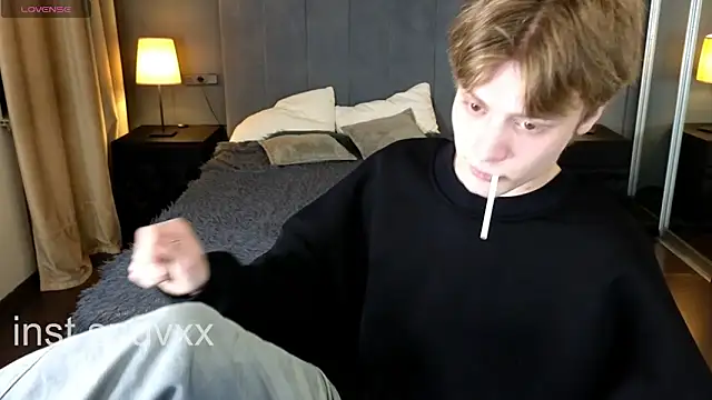 Snapshot of LouieEvans chatting on 11-09-25, 09:35 LouieEvans online show from 11-09-25, 09:35