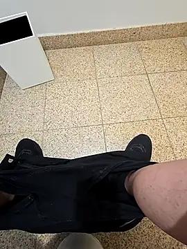 Snapshot of maxelbueno chatting on 10-06-25, 07:55 maxelbueno online show from 10-06-25, 07:55