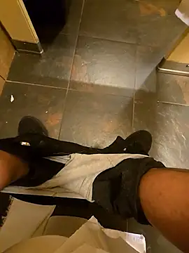 Snapshot of maxelbueno chatting on 11-01-25, 08:33 maxelbueno online show from 11-01-25, 08:33