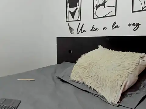 Snapshot of Allison_21_ chatting on 11-08-25, 03:50 Allison 21 online show from 11-08-25, 03:50