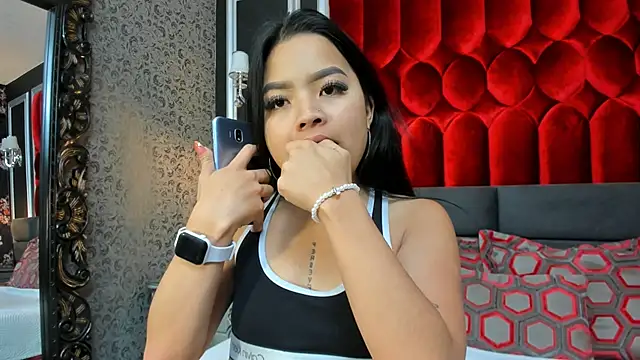 SharonBonet online show from 11-30-25, 04:38