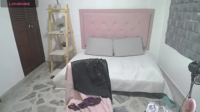 Dulce  Lovee online show from 11-25-25, 01:00