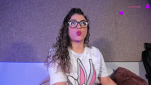 Salomeferreira  online show from 10-20-25, 04:29