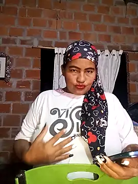 Snapshot of Rahma_Beautiful chatting on 09-18-25, 02:13 Rahma Beautiful online show from 09-18-25, 02:13