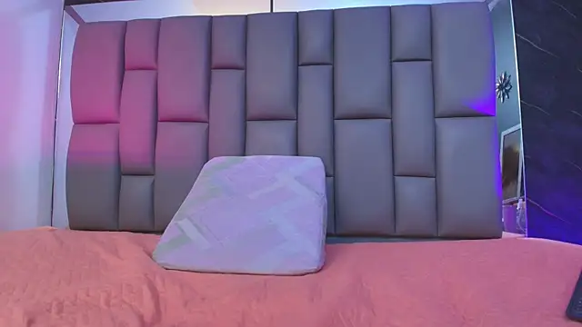 kissme luna online show from 10-18-25, 07:03