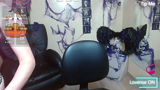 Bom BomXX online show from 10-30-25, 02:13