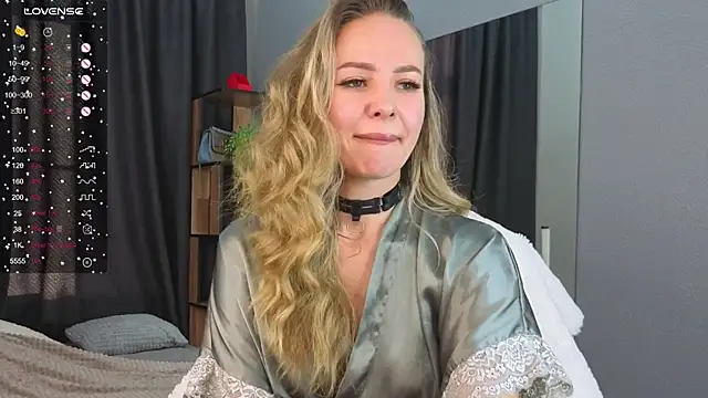 Hloya Mei online show from 10-23-25, 02:44