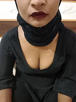 Itz Mayra  online show from 10-31-25, 08:04