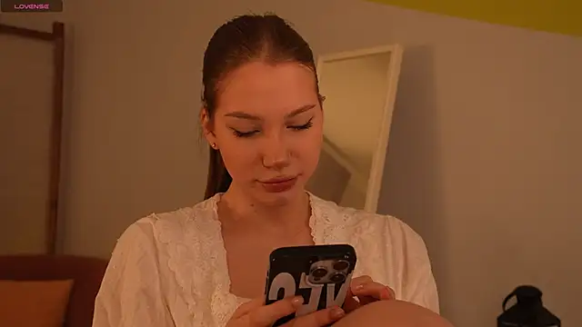 glowwww  online show from 10-17-25, 03:36