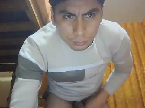 Snapshot of Migueles96 chatting on 10-17-25, 06:49 Migueles96 online show from 10-17-25, 06:49