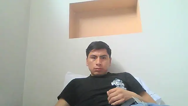 Snapshot of Migueles96 chatting on 10-19-25, 02:07 Migueles96 online show from 10-19-25, 02:07