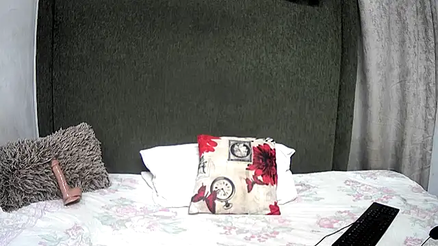 Snapshot of pinkyxbarbie2 chatting on 12-18-25, 08:59 pinkyxbarbie2 online show from 12-18-25, 08:59