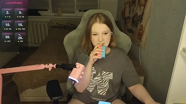 OliviaBlade online show from 10-18-25, 01:56