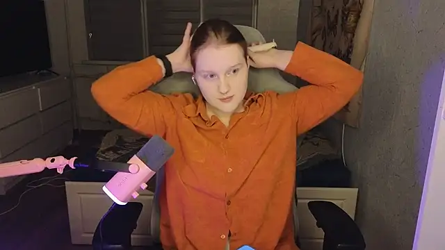 OliviaBlade online show from 10-26-25, 03:40