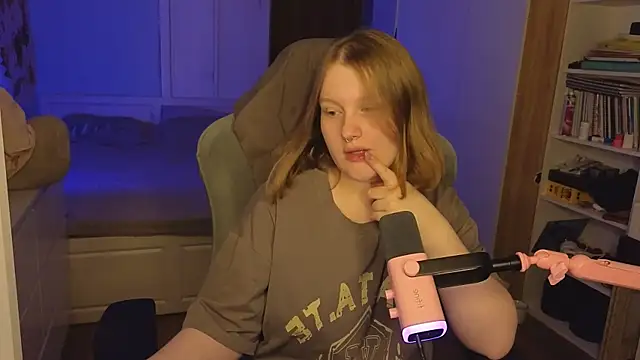 OliviaBlade online show from 11-11-25, 02:28