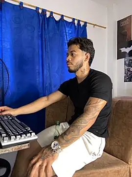 DavideVentura  online show from 10-04-25, 08:29