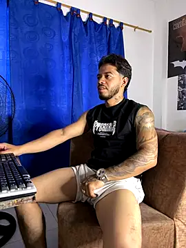 DavideVentura  online show from 10-05-25, 06:28