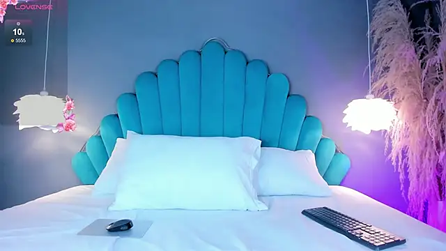 Snapshot of LunaBloomn chatting on 10-11-25, 05:33 LunaBloomn online show from 10-11-25, 05:33