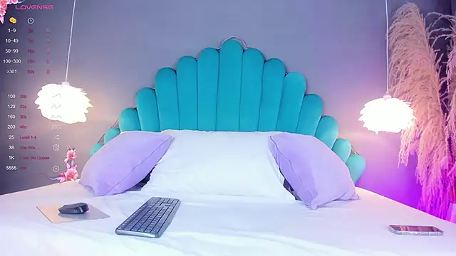 Snapshot of LunaBloomn chatting on 10-21-25, 05:13 LunaBloomn online show from 10-21-25, 05:13