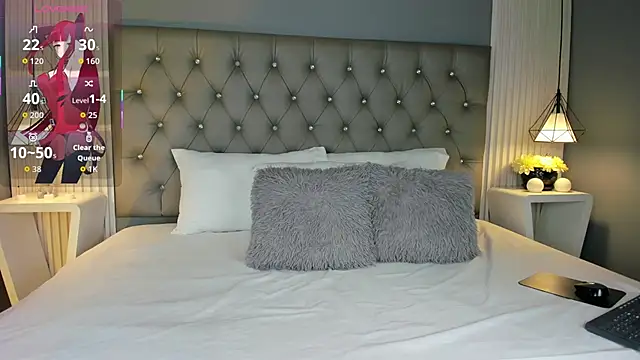 Snapshot of LunaBloomn chatting on 11-15-25, 05:09 LunaBloomn online show from 11-15-25, 05:09