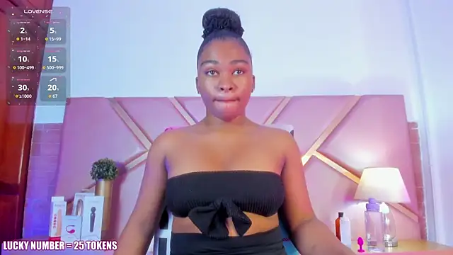 SophieSinclair online show from 11-17-25, 12:33