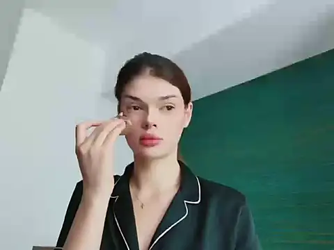 selenatress online show from 10-17-25, 11:02