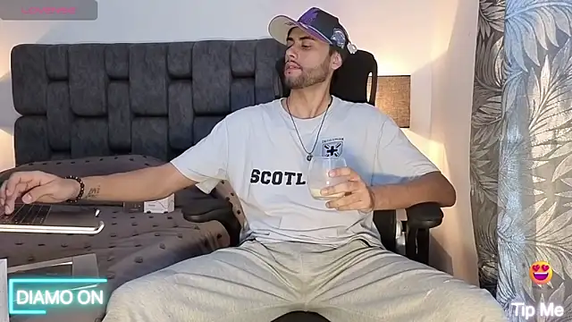 Snapshot of Thomas_redcol chatting on 10-01-25, 04:24 Thomas redcol online show from 10-01-25, 04:24