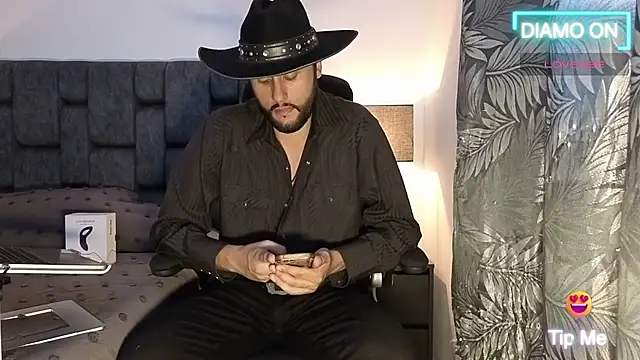 Snapshot of Thomas_redcol chatting on 10-31-25, 08:43 Thomas redcol online show from 10-31-25, 08:43