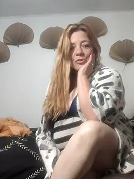 Casandra Cruz online show from 09-28-25, 01:00