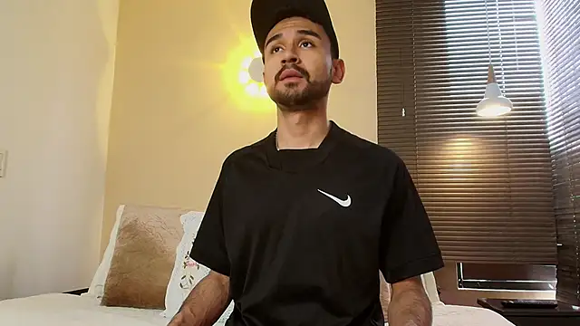 Snapshot of Axel_Moon_S chatting on 10-20-25, 06:30 Axel Moon S online show from 10-20-25, 06:30