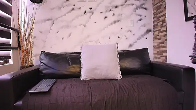 Snapshot of Axel_Moon_S chatting on 11-03-25, 03:46 Axel Moon S online show from 11-03-25, 03:46