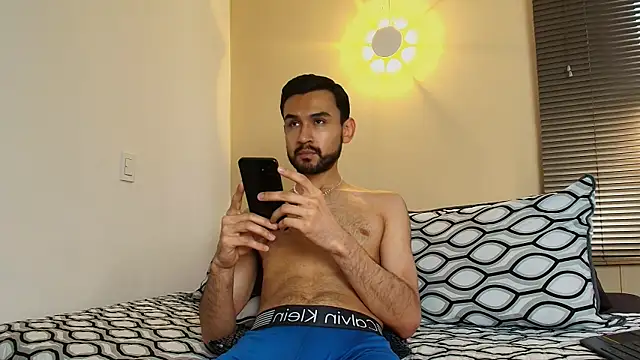 Snapshot of Axel_Moon_S chatting on 12-13-25, 07:53 Axel Moon S online show from 12-13-25, 07:53