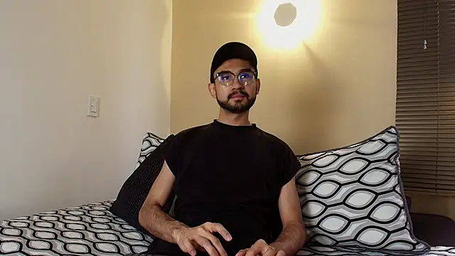 Snapshot of Axel_Moon_S chatting on 12-16-25, 03:50 Axel Moon S online show from 12-16-25, 03:50