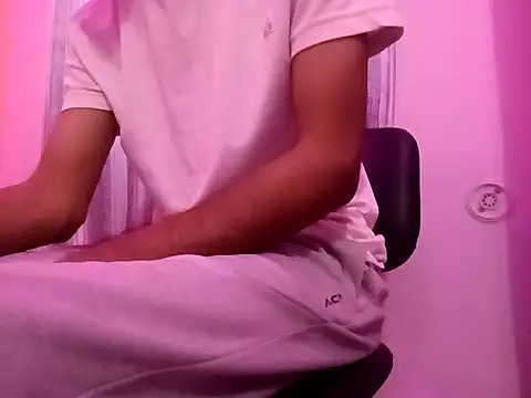 Snapshot of ash706339 chatting on 09-26-25, 09:24 ash706339 online show from 09-26-25, 09:24