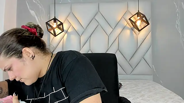 hellen tirey online show from 09-19-25, 03:13