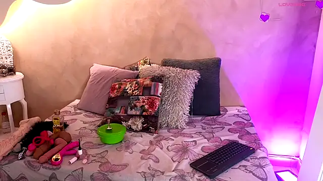 Kloee 12 online show from 10-16-25, 12:17