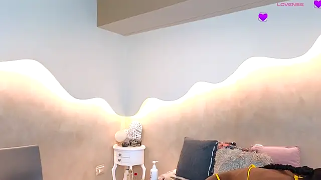 Kloee 12 online show from 10-23-25, 12:48