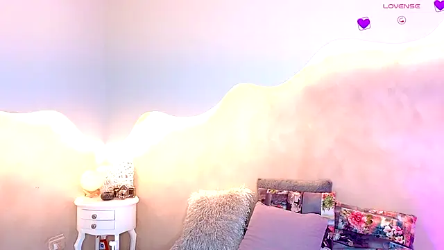 Kloee 12 online show from 10-27-25, 07:07