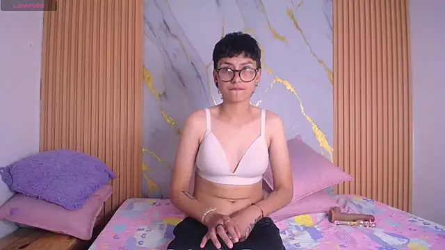 Tomie Lee online show from 10-07-25, 04:42