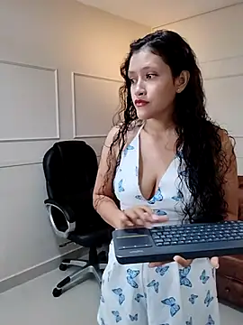 ArielBlossom    online show from 09-22-25, 11:23