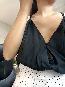 ArielBlossom    online show from 02-19-26, 11:50