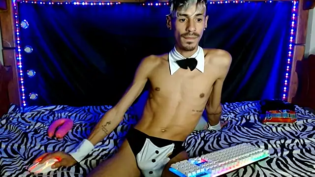 Snapshot of Alexx_1214 chatting on 11-19-25, 02:33 Alexx 1214 online show from 11-19-25, 02:33