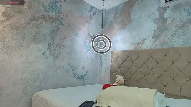 debora ortiz online show from 10-21-25, 01:34