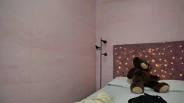 debora ortiz online show from 10-31-25, 01:23