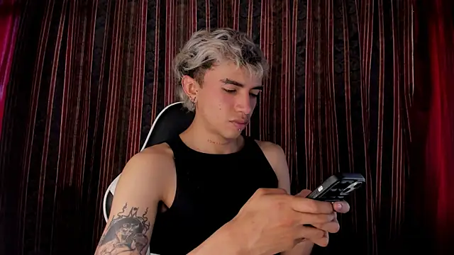 guynextdo0r online show from 12-21-25, 06:26