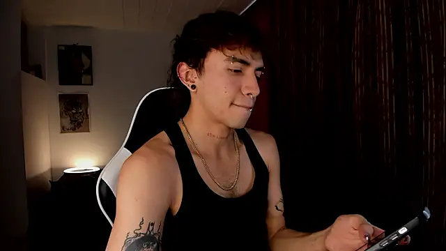 Snapshot of guynextdo0r chatting on 03-03-26, 10:04 guynextdo0r online show from 03-03-26, 10:04